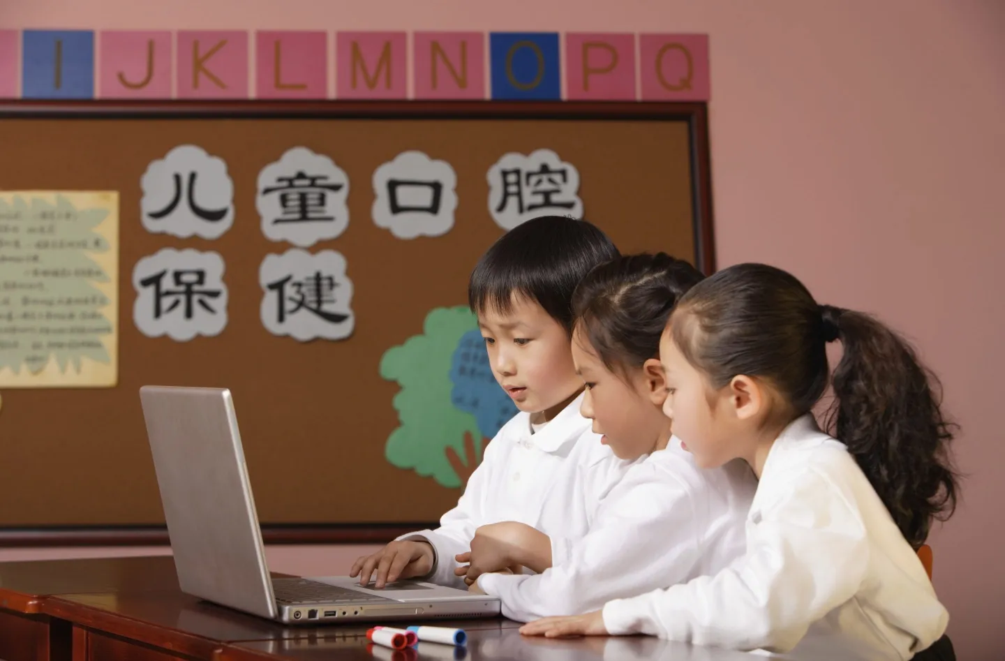 China Makes AI Education Mandatory for All Students Starting at Age 6